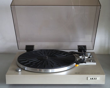 Akai AP-B20 Belt Drive Turntable