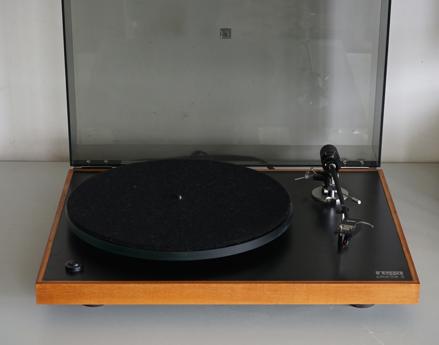 Rega Planar RP3 Audiophile Turntable picture 1