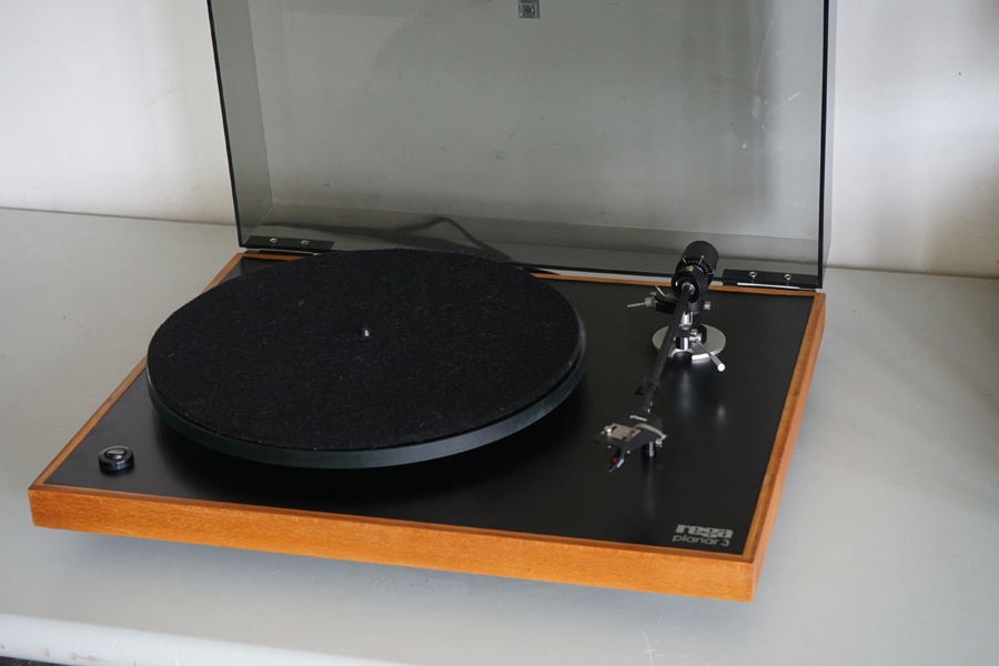 Rega Planar RP3 Audiophile Turntable picture 2