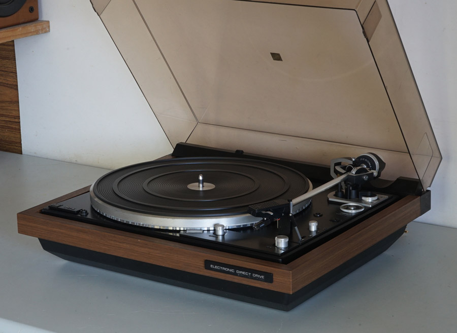 Dual 704 Direct Drive Audiophile Turntable picture 4