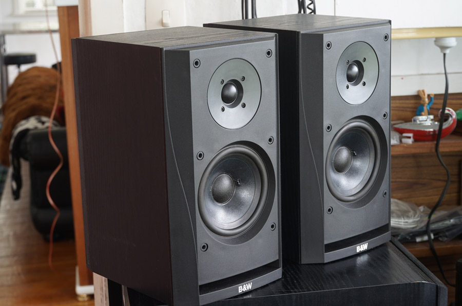 B and W 302 Bookshelf Audiophile Speakers picture 1