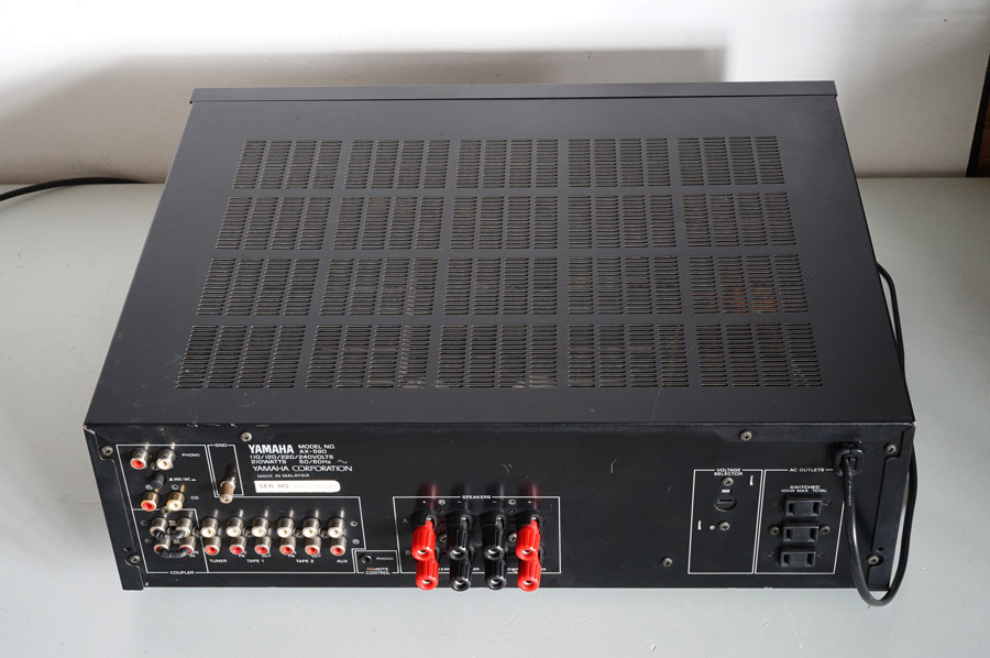 Yamaha AX-590 Audiophile Amplifier picture 2