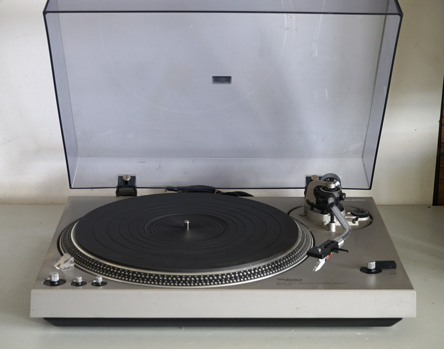 Technics SL-1700 Direct Drive Turntable picture 1