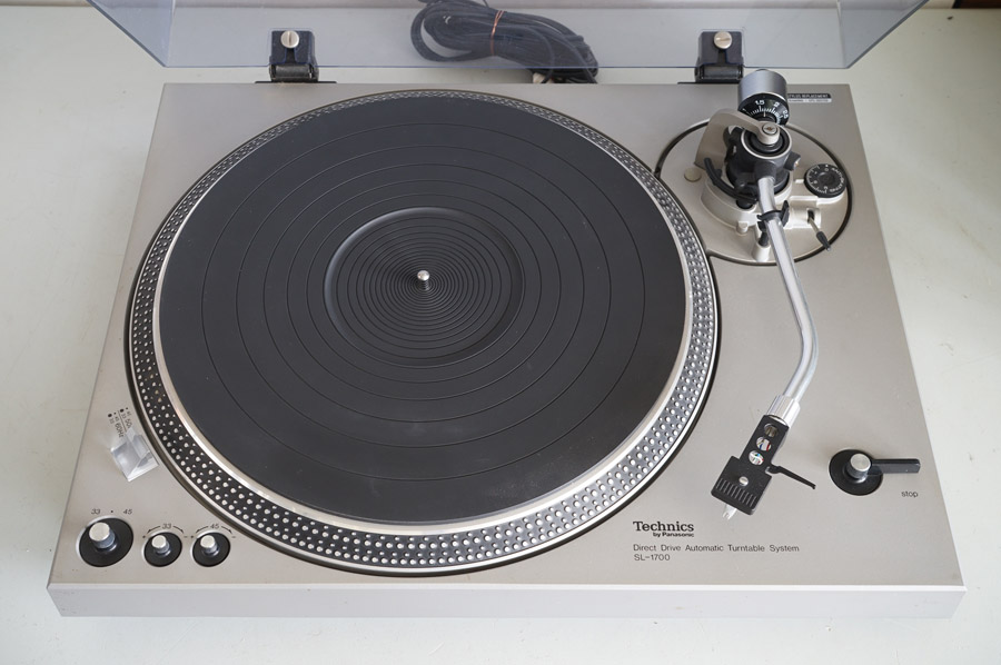 Technics SL-1700 Direct Drive Turntable picture 2