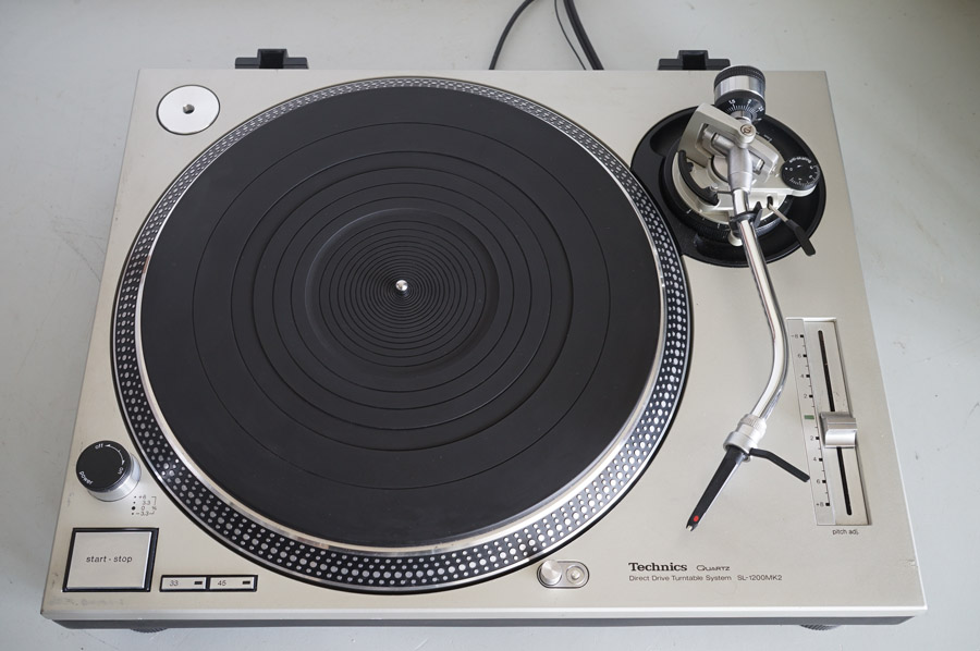 Technics SL-1200 MK2 Professional Turntable picture 2