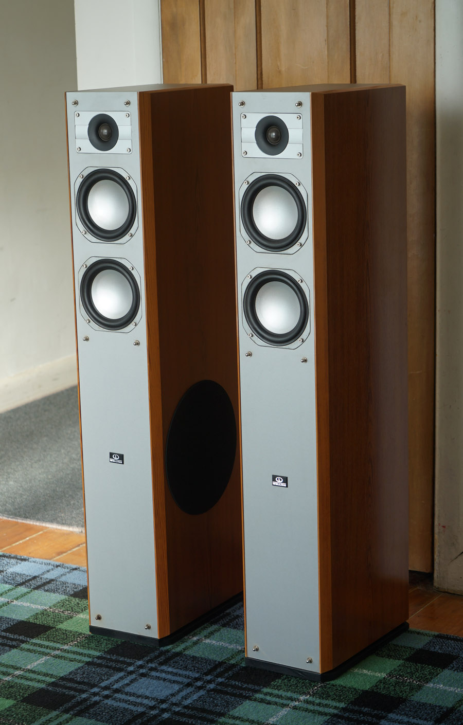 Welling Elegance 4F Compact Floorstanders picture 1