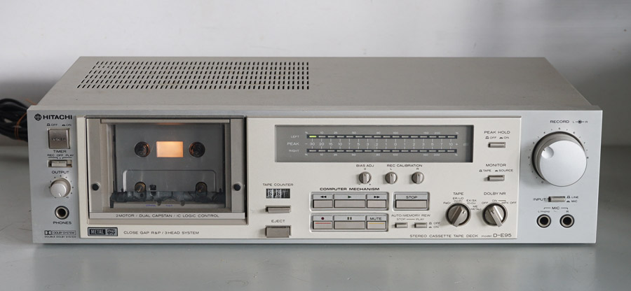 Hitachi D-E95 Professional Cassette Deck picture 1