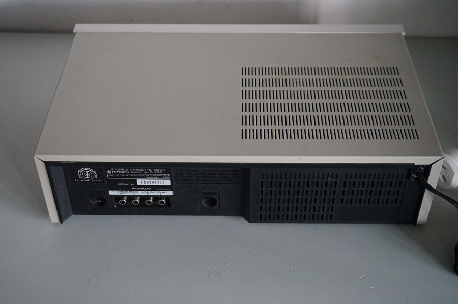 Hitachi D-E95 Professional Cassette Deck picture 2