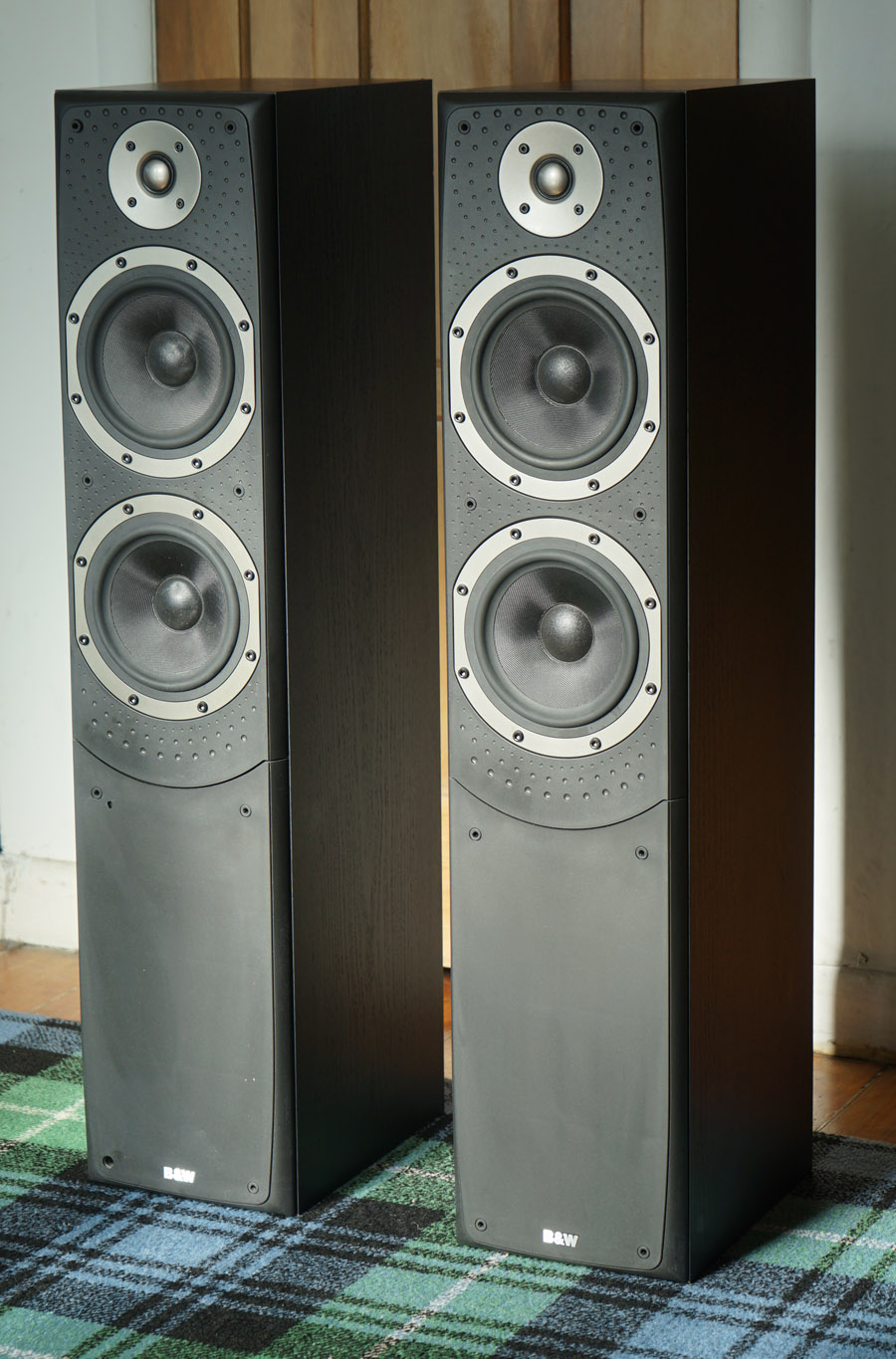 Bowers and Wilkins 309 Audiophile Speakers picture 1