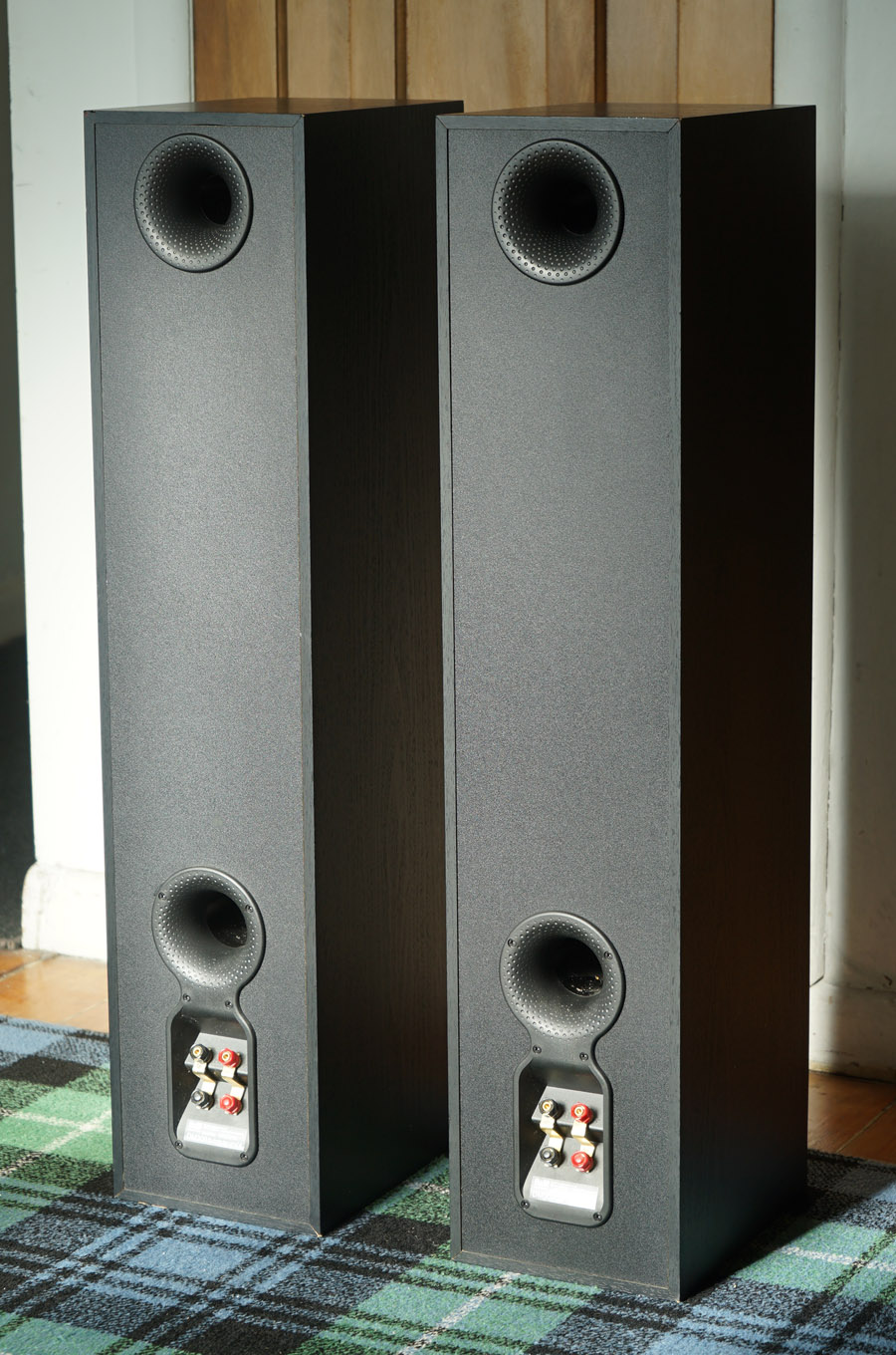 Bowers and Wilkins 309 Audiophile Speakers picture 3