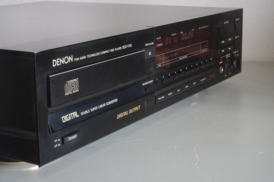 Denon DCD-1700 Audiophile CD Player picture 3