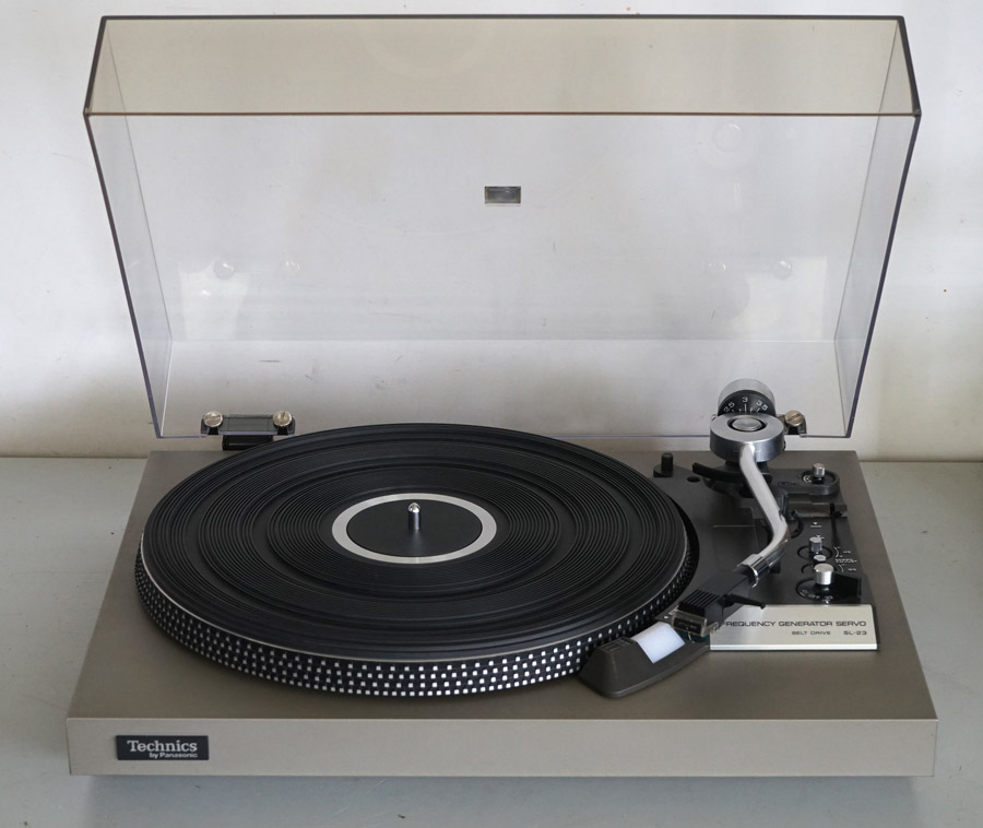 Technics SL-23 Belt Drive Turntable picture 1