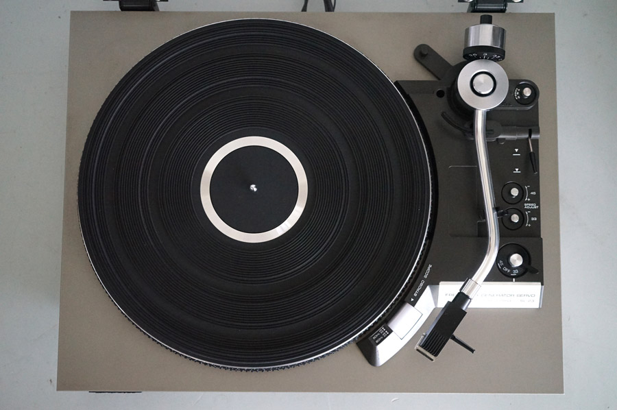 Technics SL-23 Belt Drive Turntable picture 2