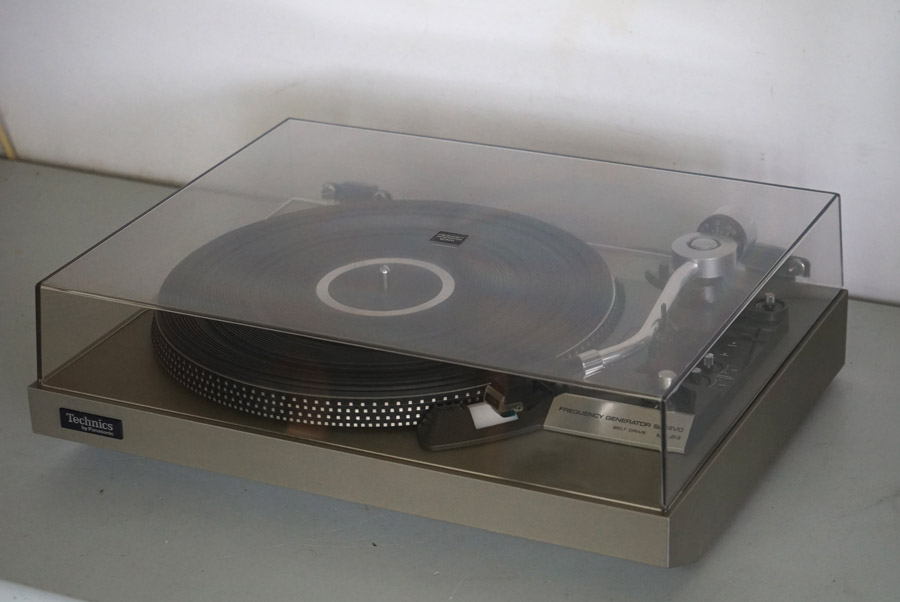 Technics SL-23 Belt Drive Turntable picture 4