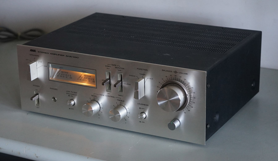 Hitachi AHA-330 Vintage Audiophile Amplifier picture 2