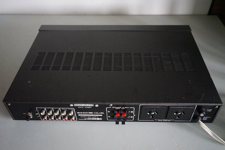 Akai AM-U01 Stereo Amplifier picture 2