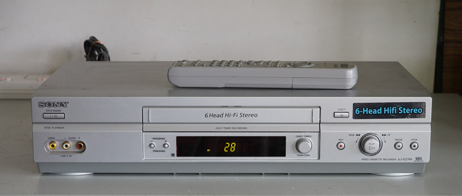 Sony SLV-EZ745 HiFi VCR picture 1