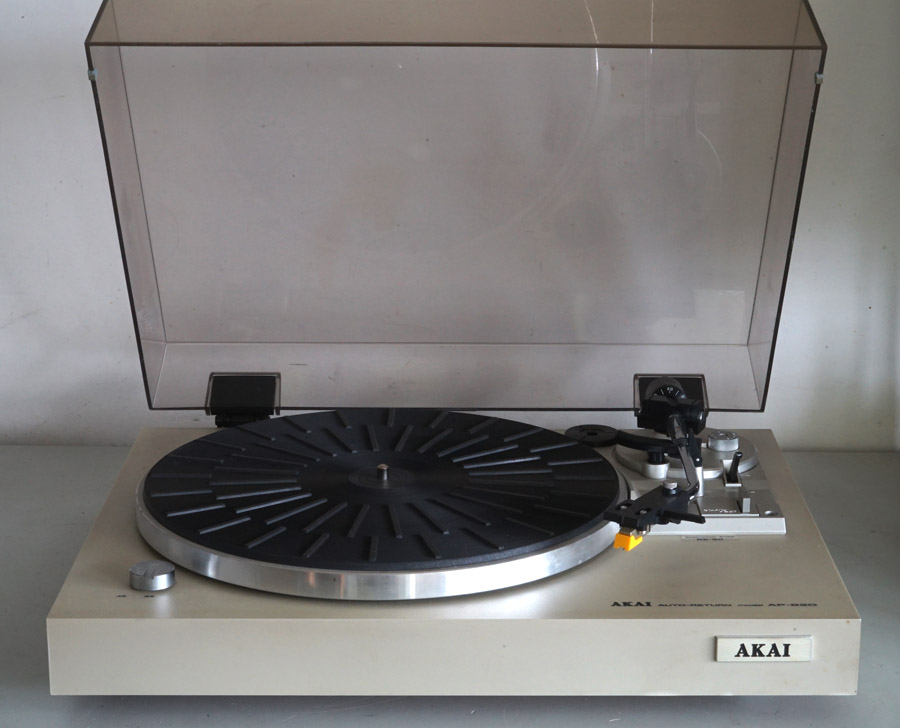 Akai AP-B20 Belt Drive Turntable picture 1