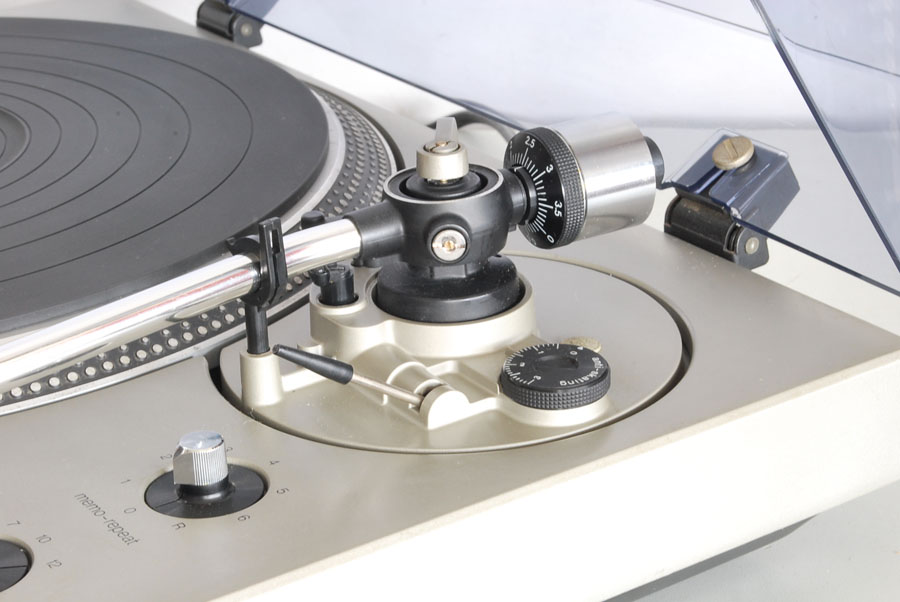 Technics SL-1600 MK1 Direct Drive Turntable picture 4