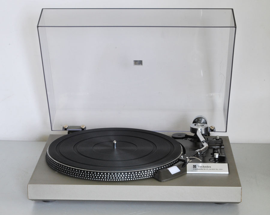 Technics SL-23 Belt Drive Turntable picture 1