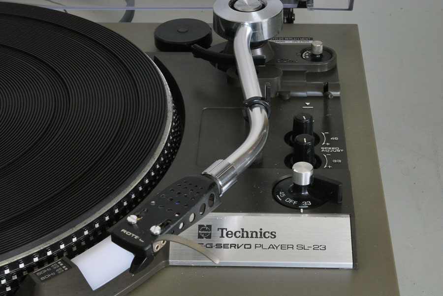 Technics SL-23 Belt Drive Turntable picture 3