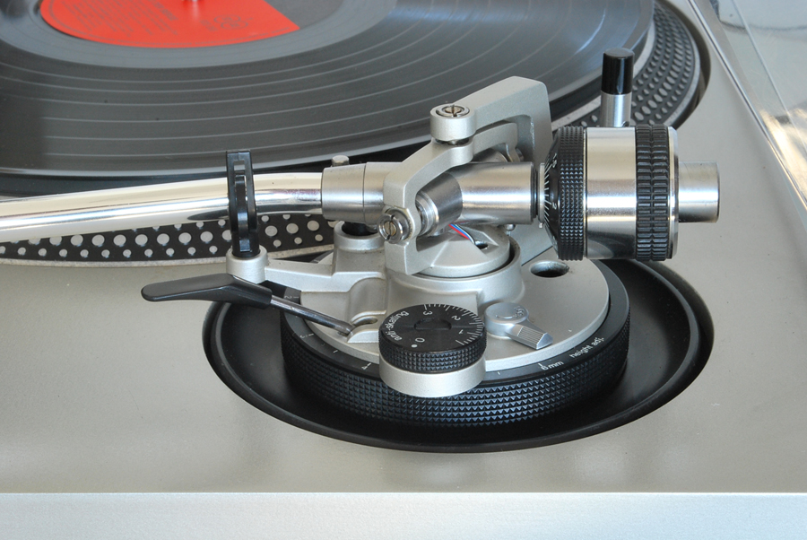 Technics SL-1600 Mk2 Professional Turntable picture 4